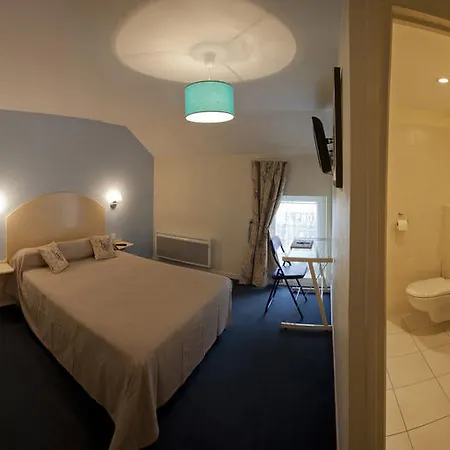 Bed & Breakfast Kter\u00e9 Se Nach\u00e1zej\u00ed Nejbl\u00ed\u017ee Leti\u0161ti Leti\u0161t\u011b Charlese De Gaulla?