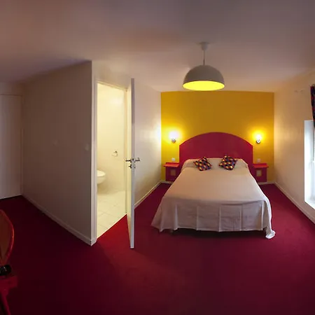Bed & Breakfast Kter\u00e9 Se Nach\u00e1zej\u00ed Nejbl\u00ed\u017ee Leti\u0161ti Leti\u0161t\u011b Charlese De Gaulla? 3*