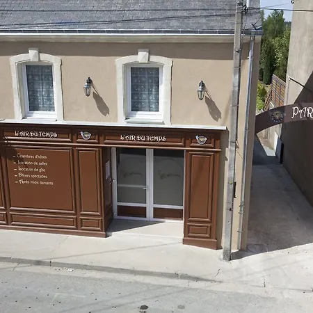 Bed & Breakfast Kter\u00e9 Se Nach\u00e1zej\u00ed Nejbl\u00ed\u017ee Leti\u0161ti Leti\u0161t\u011b Charlese De Gaulla? La Suze-sur-Sarthe