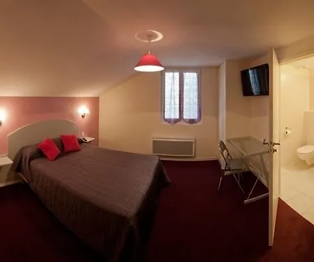 Kter\u00e9 Se Nach\u00e1zej\u00ed Nejbl\u00ed\u017ee Leti\u0161ti Leti\u0161t\u011b Charlese De Gaulla? Bed & Breakfast La Suze-sur-Sarthe